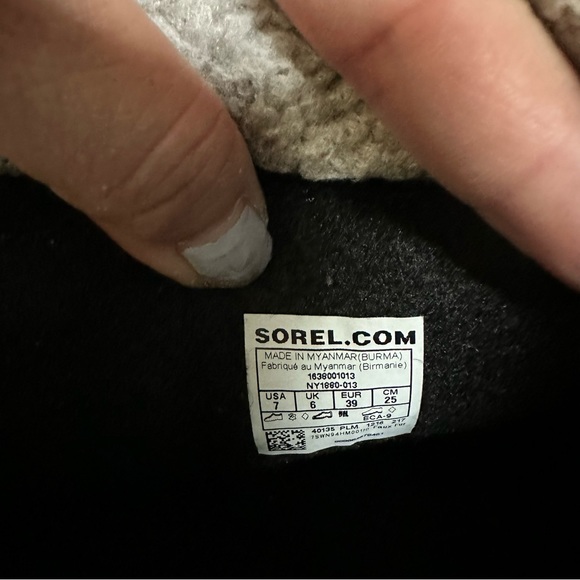 Sorel Winter Carnival Boots - Picture 7 of 8